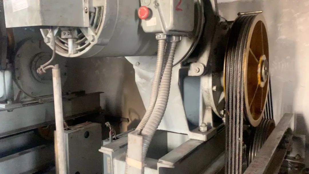 電梯機房噪音很大怎么辦？